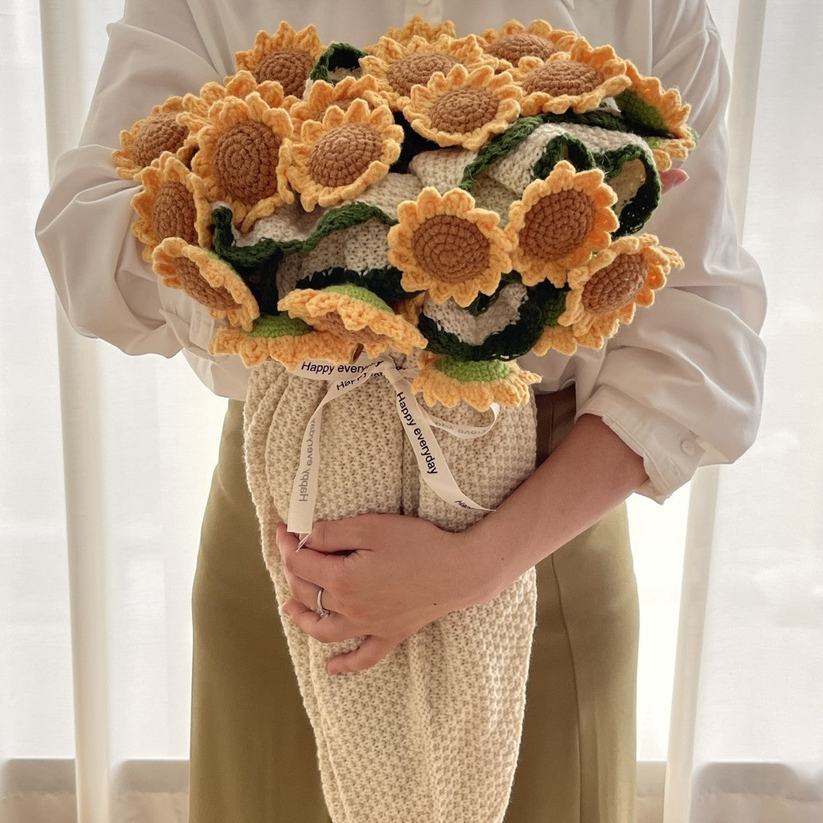 Crochet flower bouquet blanket - sunshine bloom with natural blanket color, boho decor