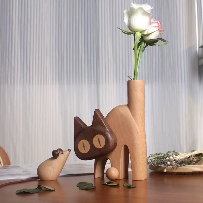 Light beech cat-shaped bud vase with contrasting wood details displayed on a desk.